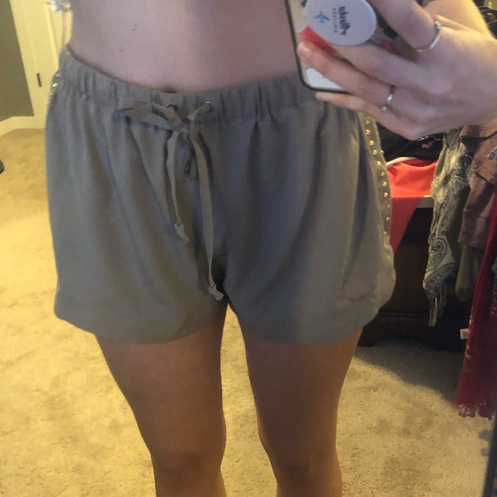 Shorts - Picture 4 of 7
